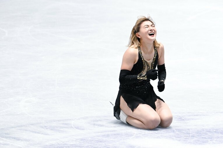 「まさか最後にコケるの？」と苦笑いで膝をつく坂本　©︎Asami Enomoto