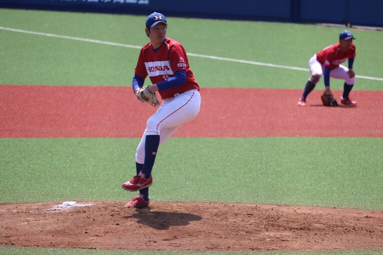 189センチの長身から投じられる150キロ超の速球が武器　©Yu Takagi