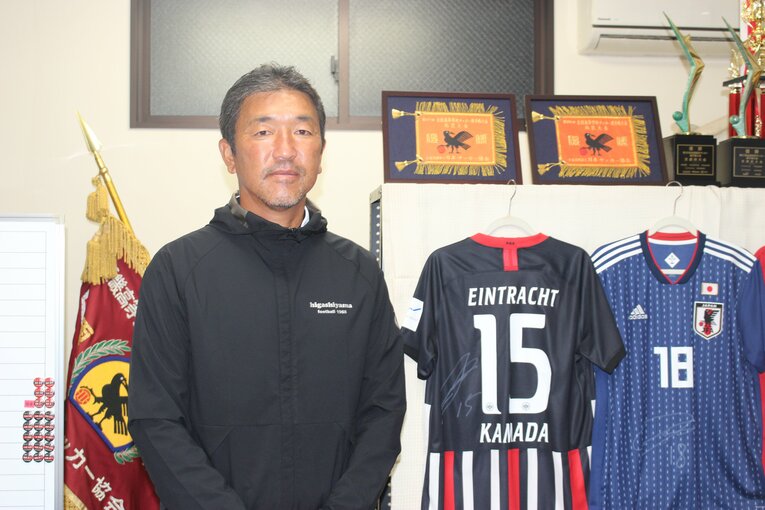 東山高校を全国レベルの強豪校に導いた福重良一監督。鎌田大地をはじめ、多くの教え子がプロ入りを果たしている　©Number Web