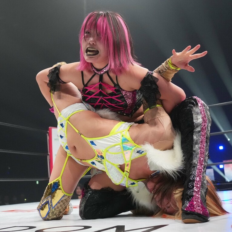 羽南をがっちり捕らえた吏南　©Essei Hara