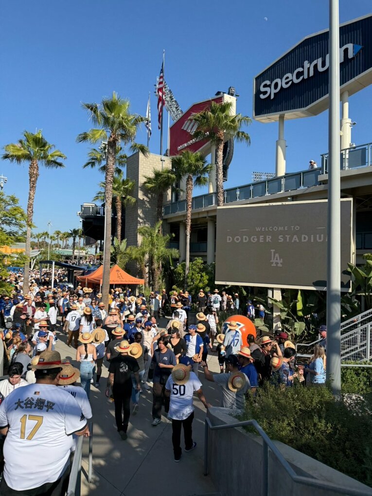 ドジャースタジアムで開催された「ワンピースナイト」。ルフィや「麦わらの一味」のファンだらけに　©Naoyuki Yanagihara