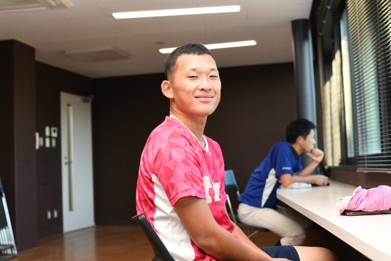 9月上旬、インタビューに応じる馬庭　©Kota Inoue