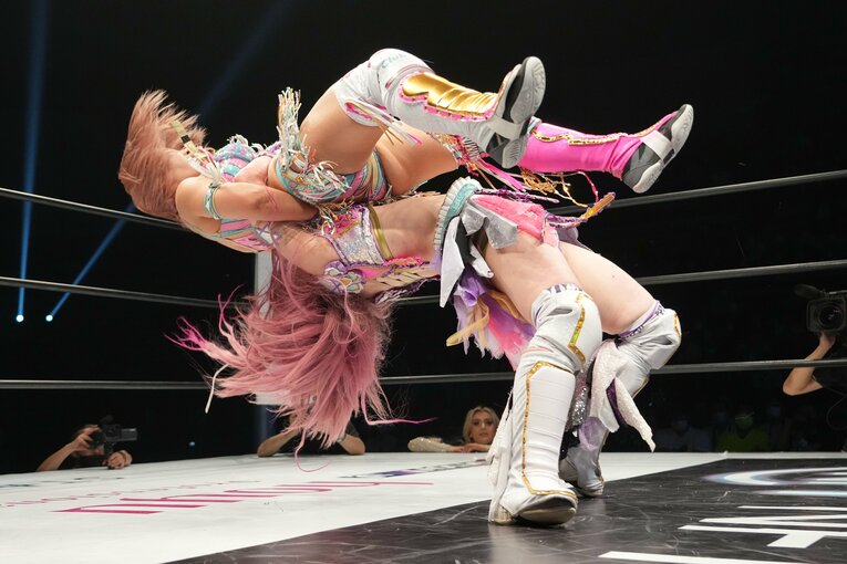 白川未奈vs中野たむ　©Essei Hara