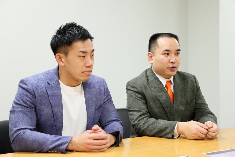 2019年のM-1王者・ミルクボーイ。内海崇（右）は熱烈な競馬ファンだという　©Shigeki Yamamoto