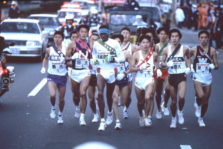 1区走者たち。左端の駒大の選手が、現駒大監督の藤田氏である　©JMPA
