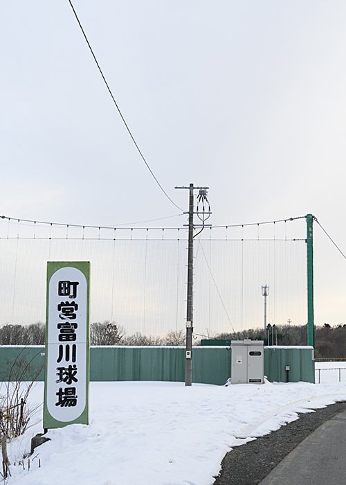 門別啓人の故郷・北海道日高町富川地区。競走馬を育成する牧場がある海辺の街だ