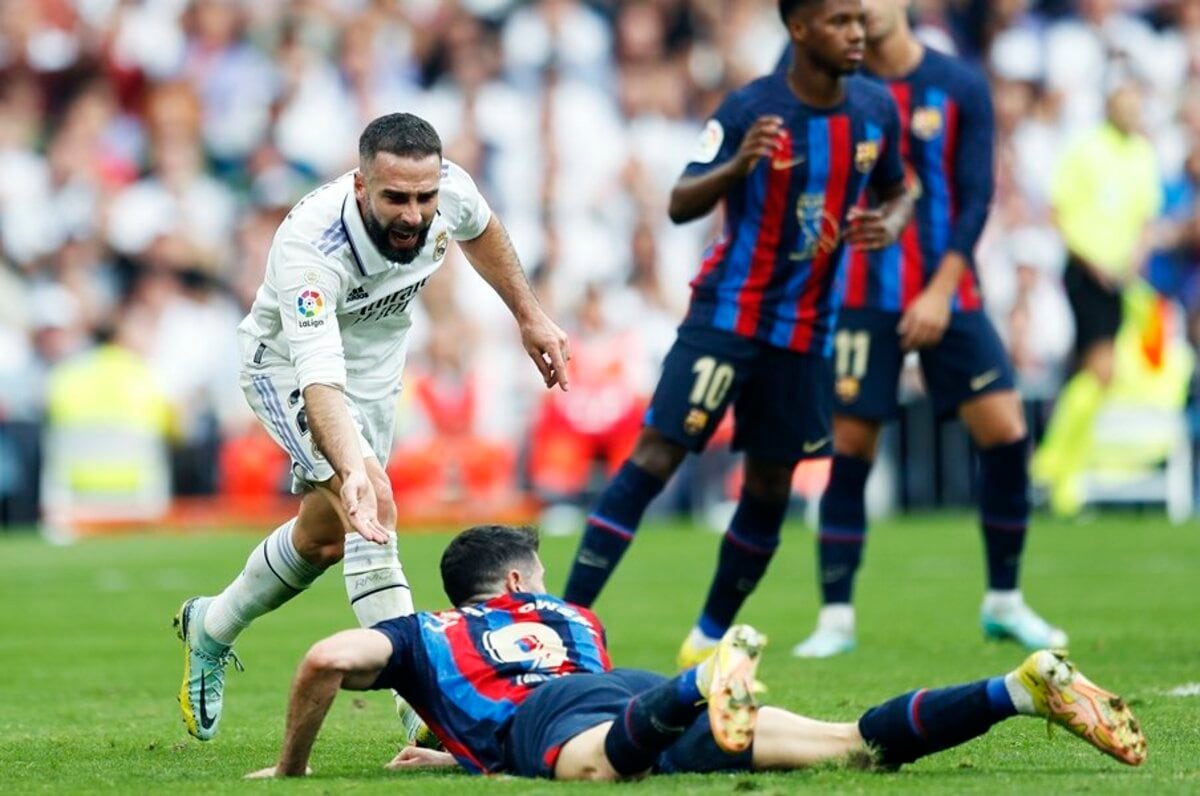 バルサの タレント頼みで大雑把な攻撃 脆いdfライン 危機的な不甲斐なさ 盤石マドリーと明暗くっきりクラシコ を撮った リーガ エスパニョーラ Number Web ナンバー