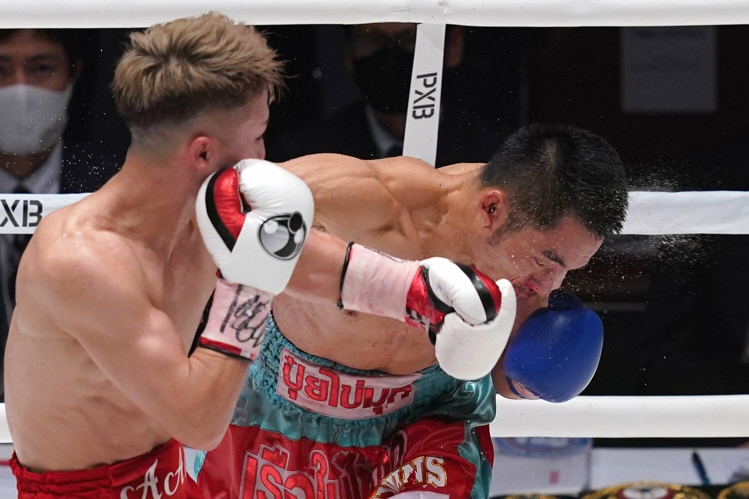 2021年12月14日、守備に徹するアラン・ディパエンに手を焼きながらも8回TKO勝利を収めた　©Getty Images