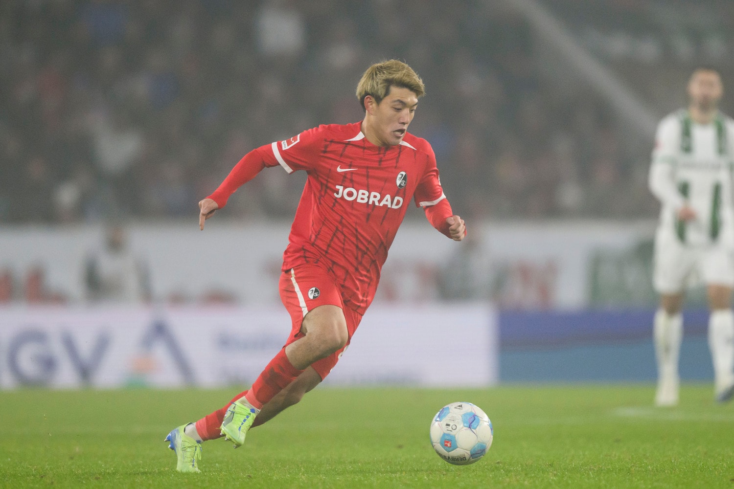 ボルシアMG戦の堂安　©Getty Images