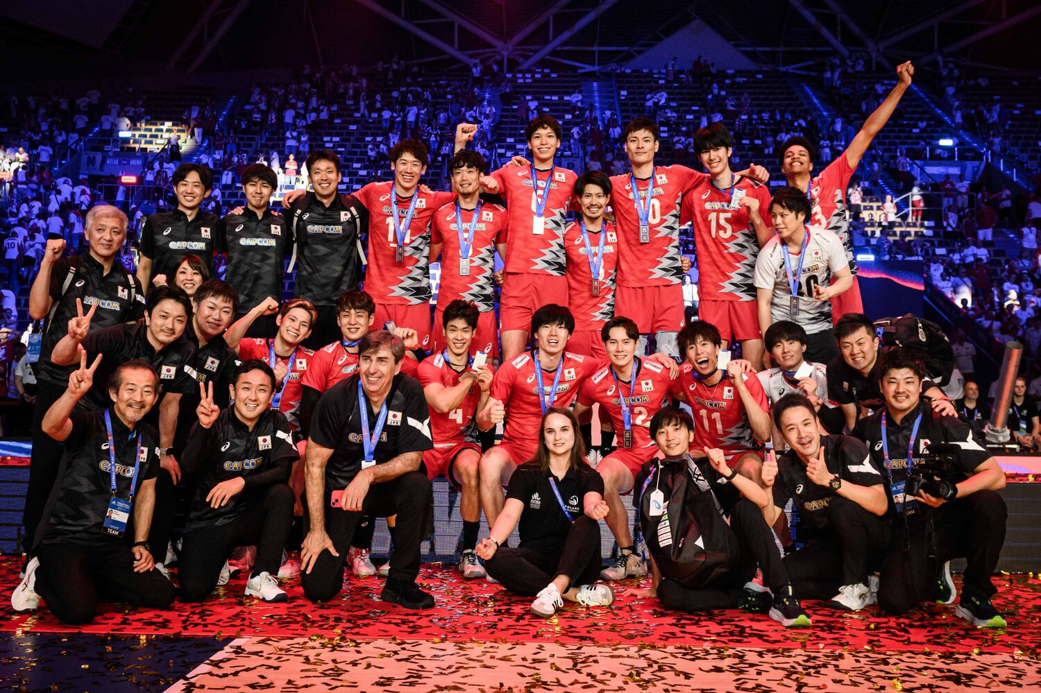 前回大会を上回る銀メダルを獲得した日本代表 ©︎Volleyball World