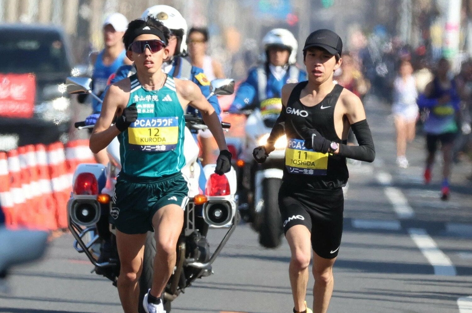 別大マラソンで終盤までデッドヒートを繰り広げた黒田と吉田の青学大先輩後輩コンビ　©JIJI PRESS