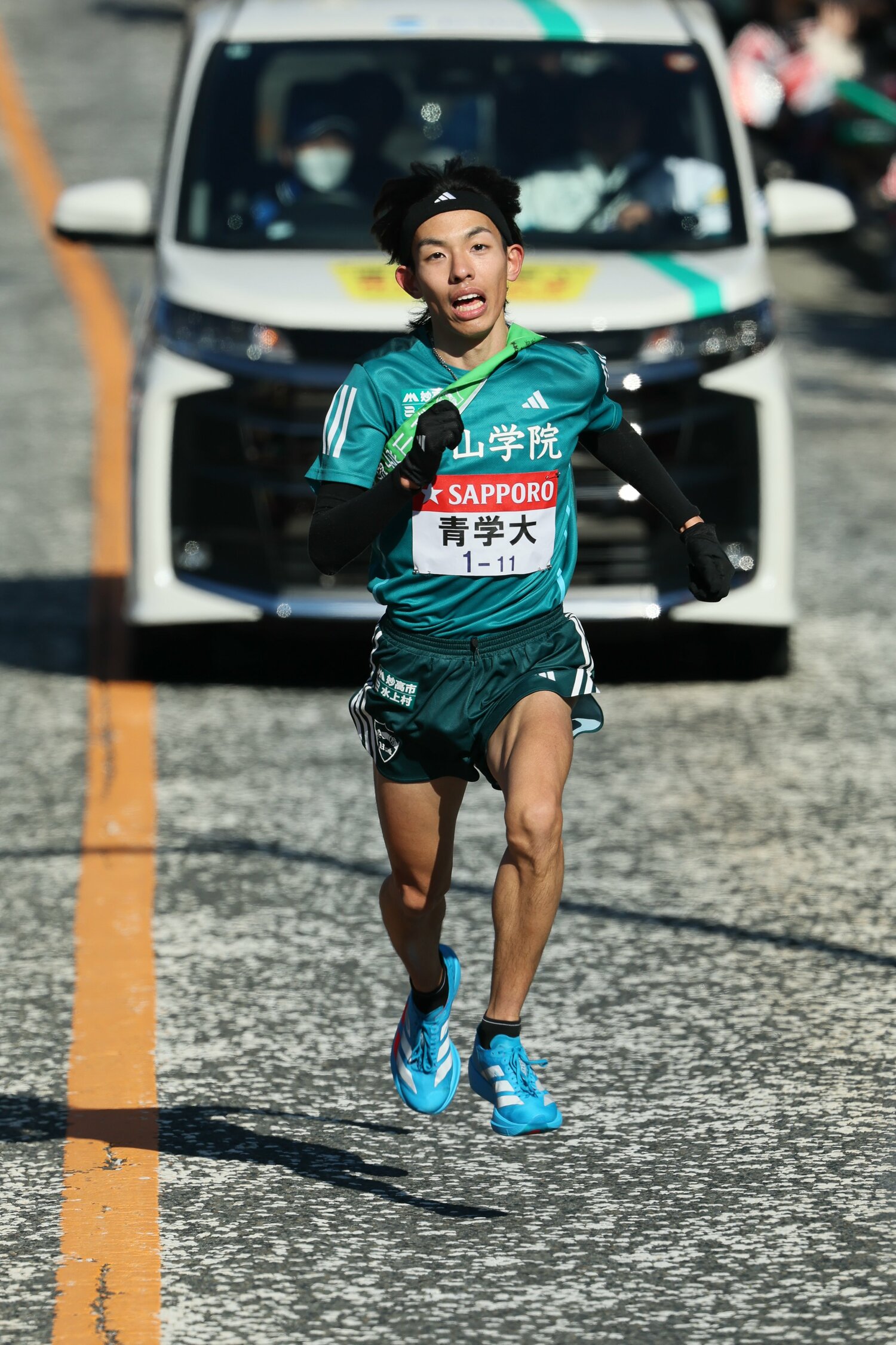 黒田朝日は「非厚底」シューズで超人的な走りを披露した　©JMPA
