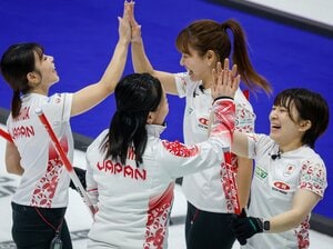 《女子カーリング》「中学校だけで20チーム」北海道の小さな町からロコ・ソラーレもフォルティウスも「あ、伝書鳩さん！」長年取材した記者が知る背景