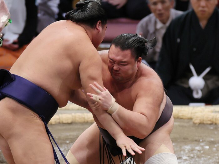 「左ヒザの大ケガ、まさかの2度目の転落…」元大関・朝乃山が見た“どん底”…記者が密着した復活劇「これが“最後の”平塚合宿となる覚悟です」＜Number Web＞ photograph by JIJI PRESS