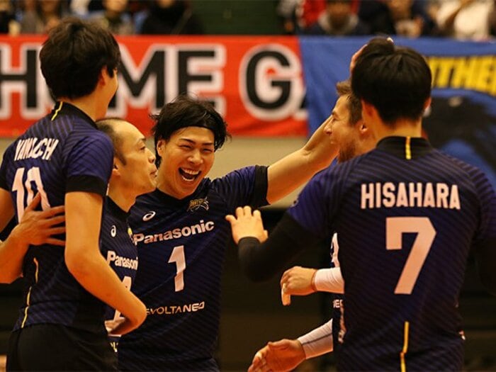 バレー清水邦広、復帰も再び膝手術。度重なる試練もコートに必ず戻る。＜Number Web＞ photograph by Panasonic PANTHERS