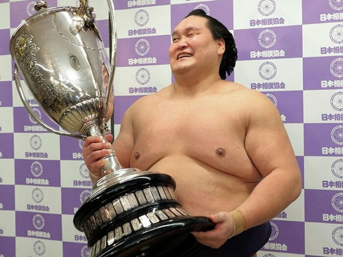 気迫で優勝の照ノ富士と両横綱の停滞。辛口の武蔵丸が7月場所を徹底検証。<Number Web> photograph by Kyodo News