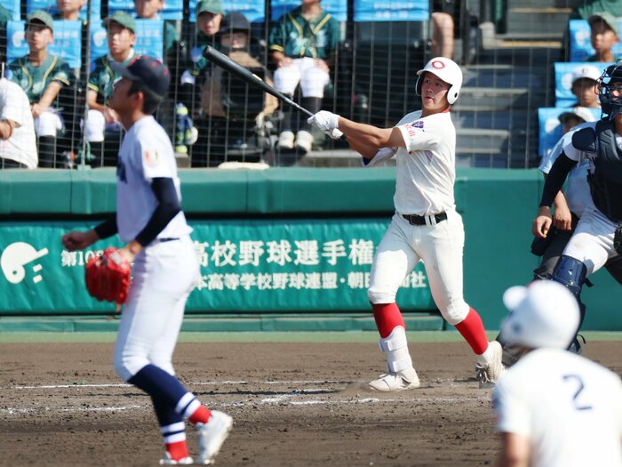 夏の甲子園で騒然「なぜ横浜・織田翔希は早期KOされた？」異変に気づき“確信歩き弾”…甲子園優勝・智弁和歌山と監督の「バントなし」作戦とは＜Number Web＞ photograph by JIJI PRESS