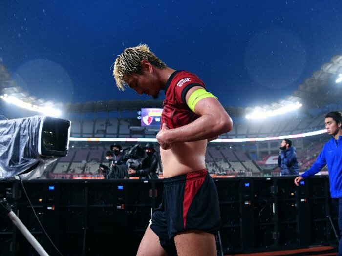 「感じねえんだよ、気持ちをよ！」鈴木優磨が鹿島サポーターの罵声を浴びて…“ホームで5失点惨敗”カメラマンが目にした名門の苦悩＜Number Web＞ photograph by Masashi Hara