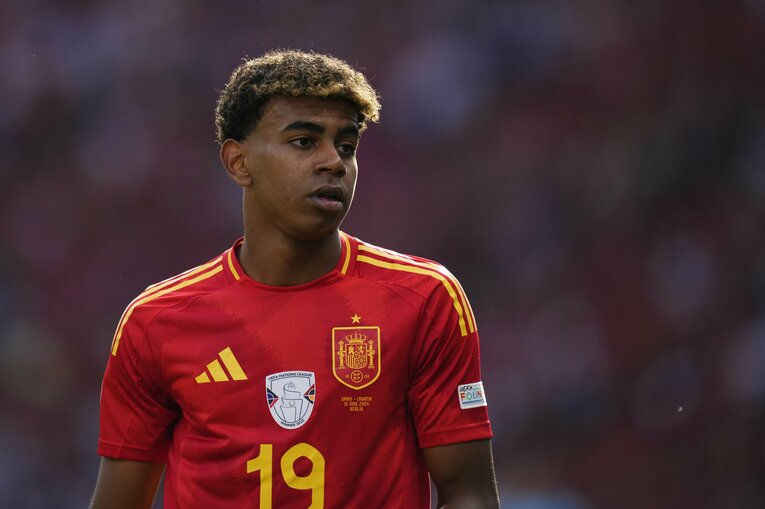 16歳のヤマル。今大会には“夏休みの宿題”を持参しているとか　©Getty Images