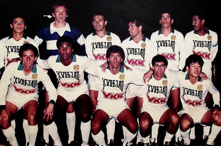 当時の集合写真（前列右端がカズ） ／ photograph by Hiroaki Sawada