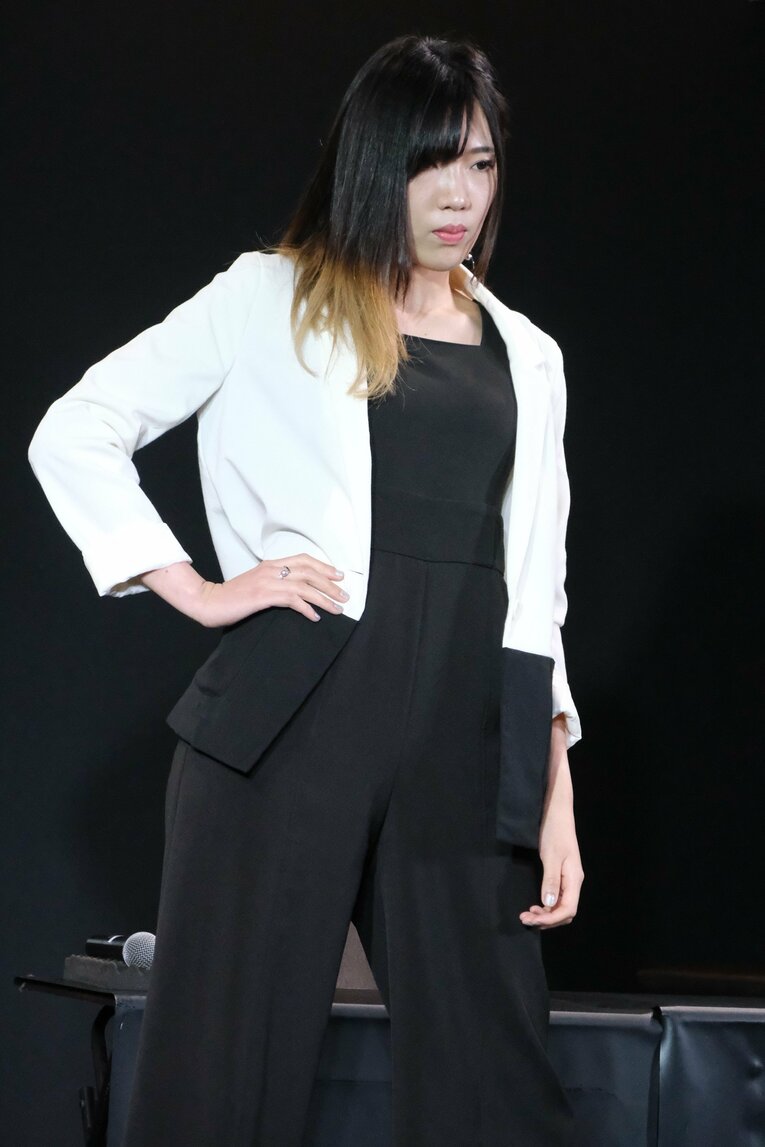 タイトルマッチ調印式でのレディ・C