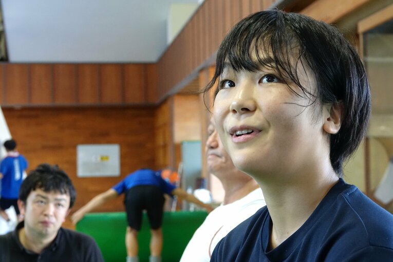 公開練習後、取材に応じる藤波朱理　©Koji Fuse