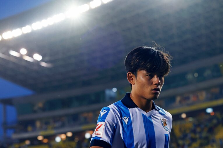 3戦連続MVP久保建英が「ユニ引っ張られても突破」気になる右足テーピングとシルバ引退の影響…“タケの配信に映らない表情”を撮った(2)