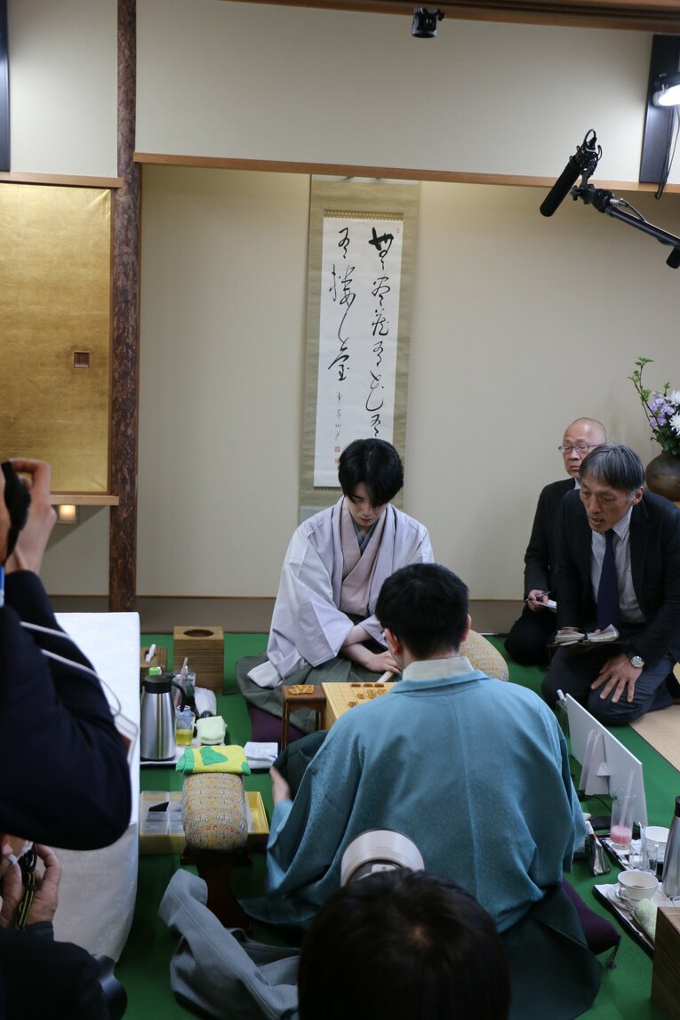 王将戦第5局、激選後の2人の様子（写真は右に続きます）　©Shintaro Okawa