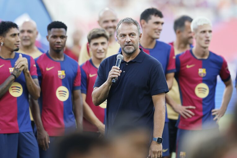 今季よりバルサを指揮するドイツ人監督ハンジ・フリック。ドイツ代表での蹉跌をバルサで払拭できるか