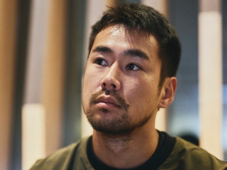 波乱万丈の人生を振り返る児玉さん　©︎Yuki Suenaga