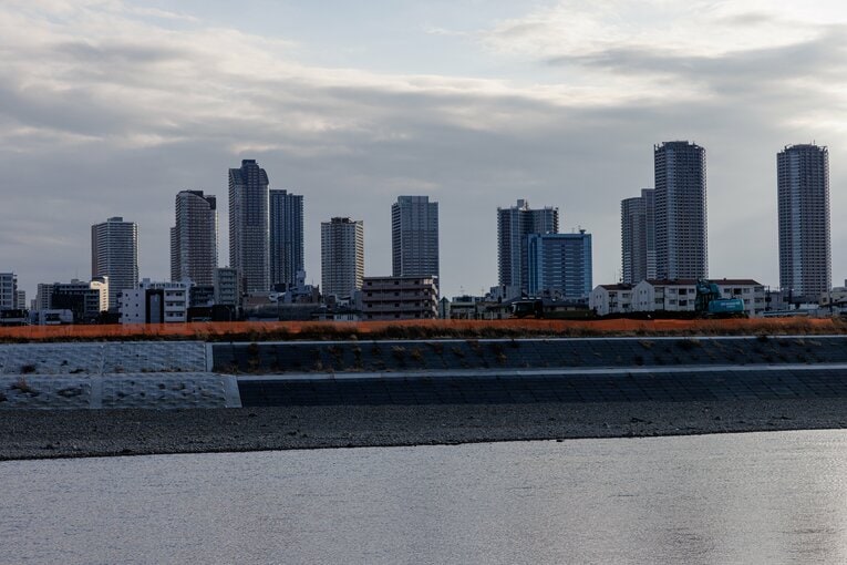 多摩川を挟んで武蔵小杉の街が見えた