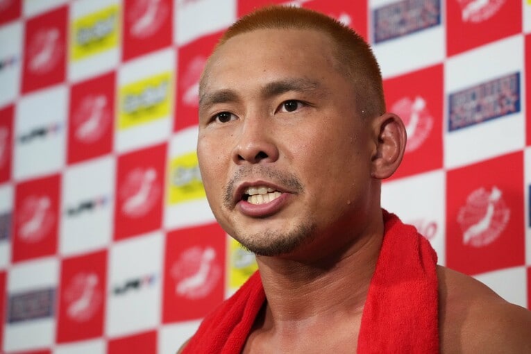 試合後、インタビューに応じる中嶋勝彦　©Essei Hara