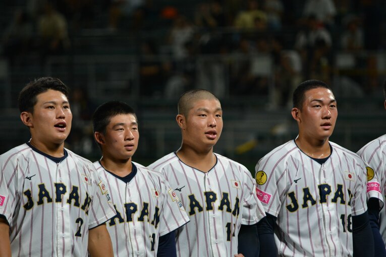 ひときわ目立つ五厘刈りの末吉良丞（2枚目／全4枚） ©Takarin Matsunaga