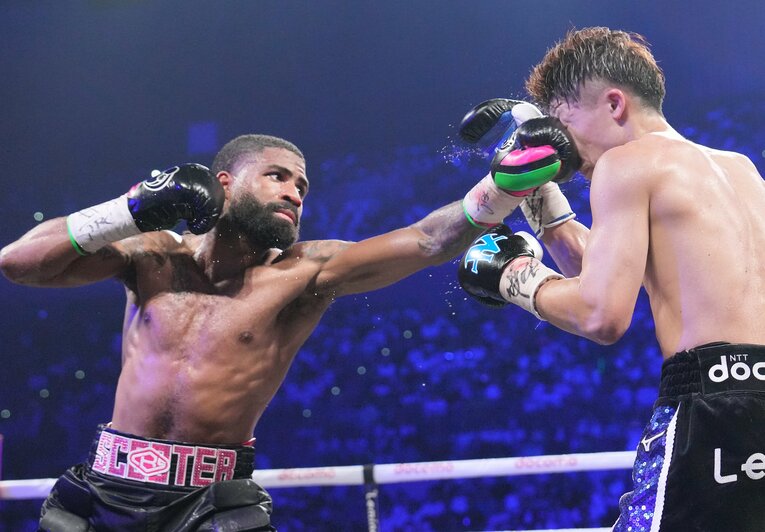 フルトンのジャブもヒットしていた　©Naoki Fukuda