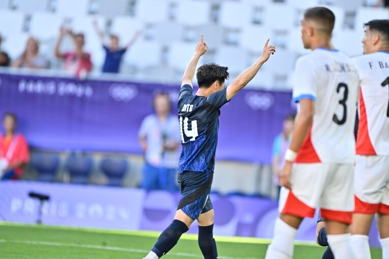 パラグアイ戦の前半、三戸舜介の先制ゴール（2枚目／全3枚）©Takuya Nakachi/JMPA