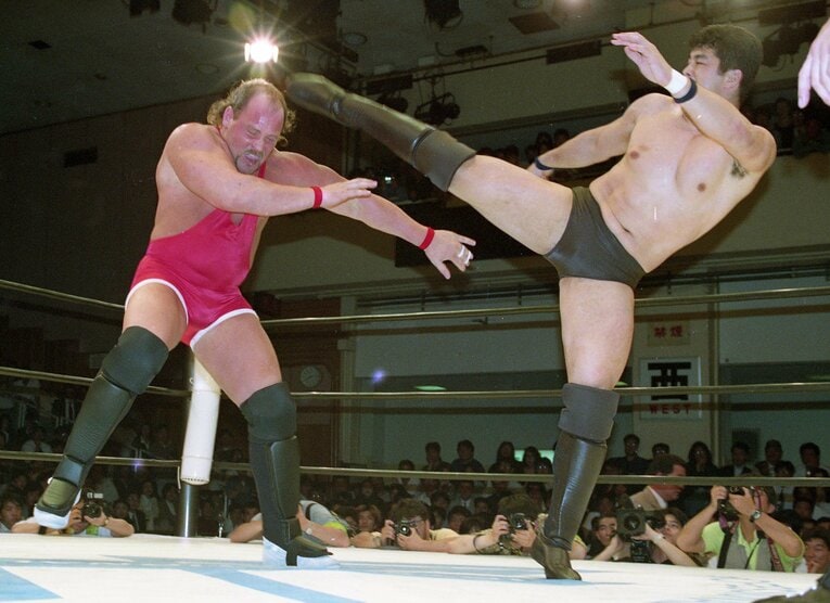Uインター旗揚げ戦でトム・バートンと対戦した髙田　©東京スポーツ新聞社