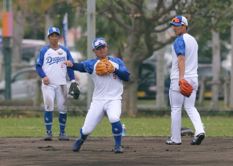 昨秋ドラフトで中日に2位指名された村松開人内野手。梅林とは静岡高時代の同級生にあたる　©︎JIJI PRESS