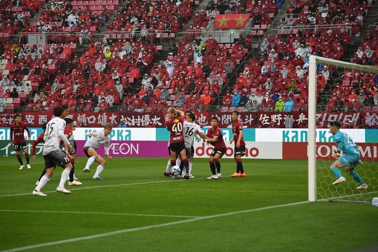 4月15日、大迫勇也は古巣・鹿島相手に2ゴール　©Masashi Hara/Getty Images