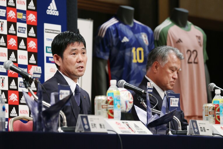 メンバー発表会見での森保一監督とJFAの田嶋幸三会長　©JIJI PRESS