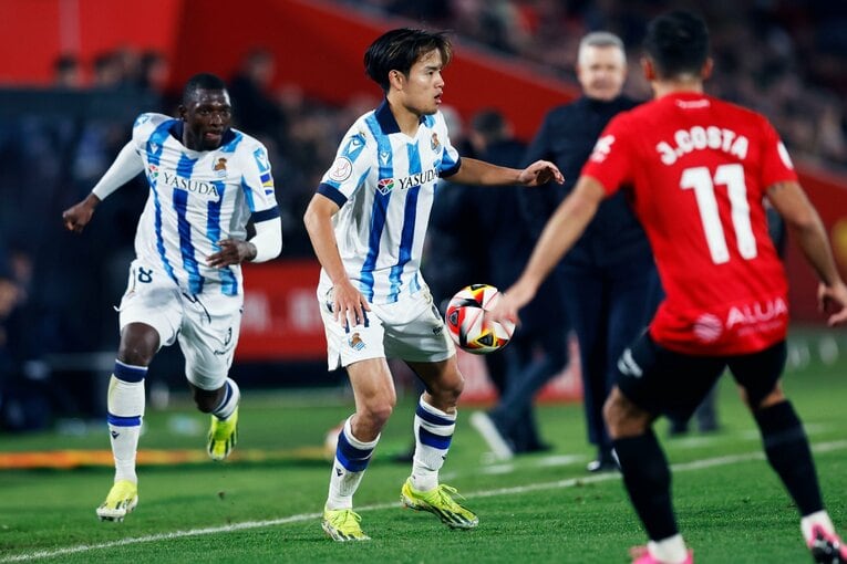 トラオレとの右サイドでの連動　©Daisuke Nakashima