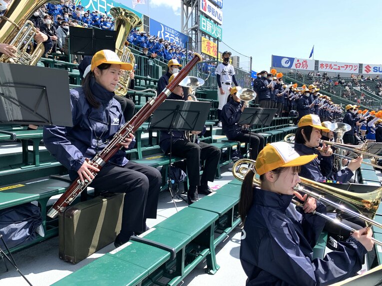 昨夏の甲子園。伝統のオリジナル曲『金光マーチ』を演奏する、金光大阪高校吹奏楽部 ©Yukiko Umetsu