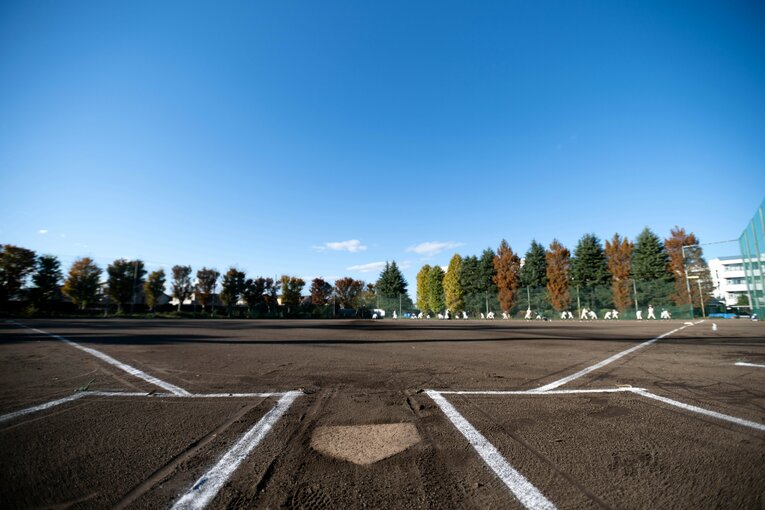 桐朋高グラウンド。森井の打球は右翼の木を越え、その奥のプールさえ越えることも　©Takashi Shimizu