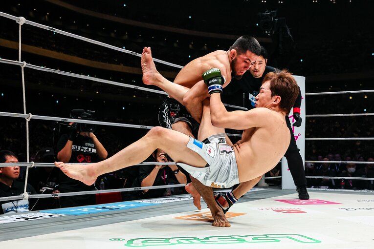 シェイドゥラエフのボディスラム。朝倉未来の体がバウンドするほどの衝撃だった（7枚目／全7枚） ©RIZIN FF Susumu Nagao