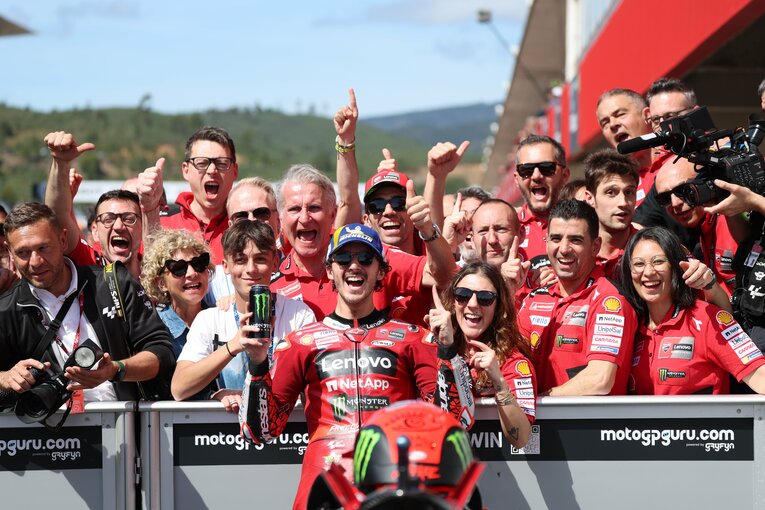 ポルトガルGPに勝利したバニャイアとドゥカティチーム　©Satoshi Endo