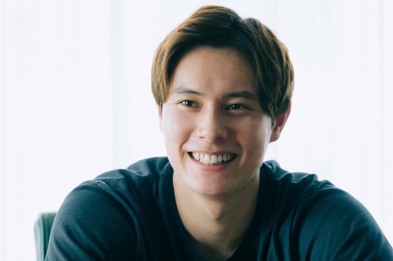 人気動画シリーズ「Number Volleyball Night」で高橋藍から“元日本代表の名解説者”福澤達哉氏がインタビューで本音を聞き出した ／ photograph by Asami Enomoto