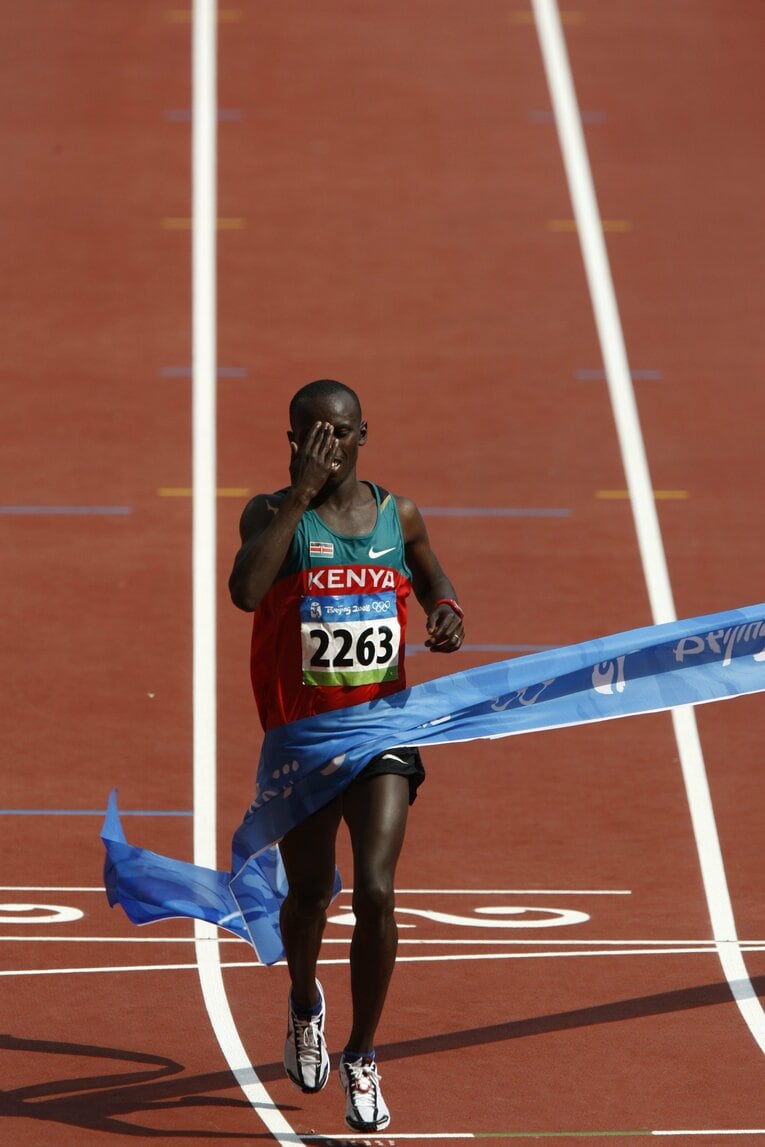 2008年の北京五輪で金メダルを獲得した仙台育英高卒のサムエル・ワンジル　©BUNGEISHUNJU