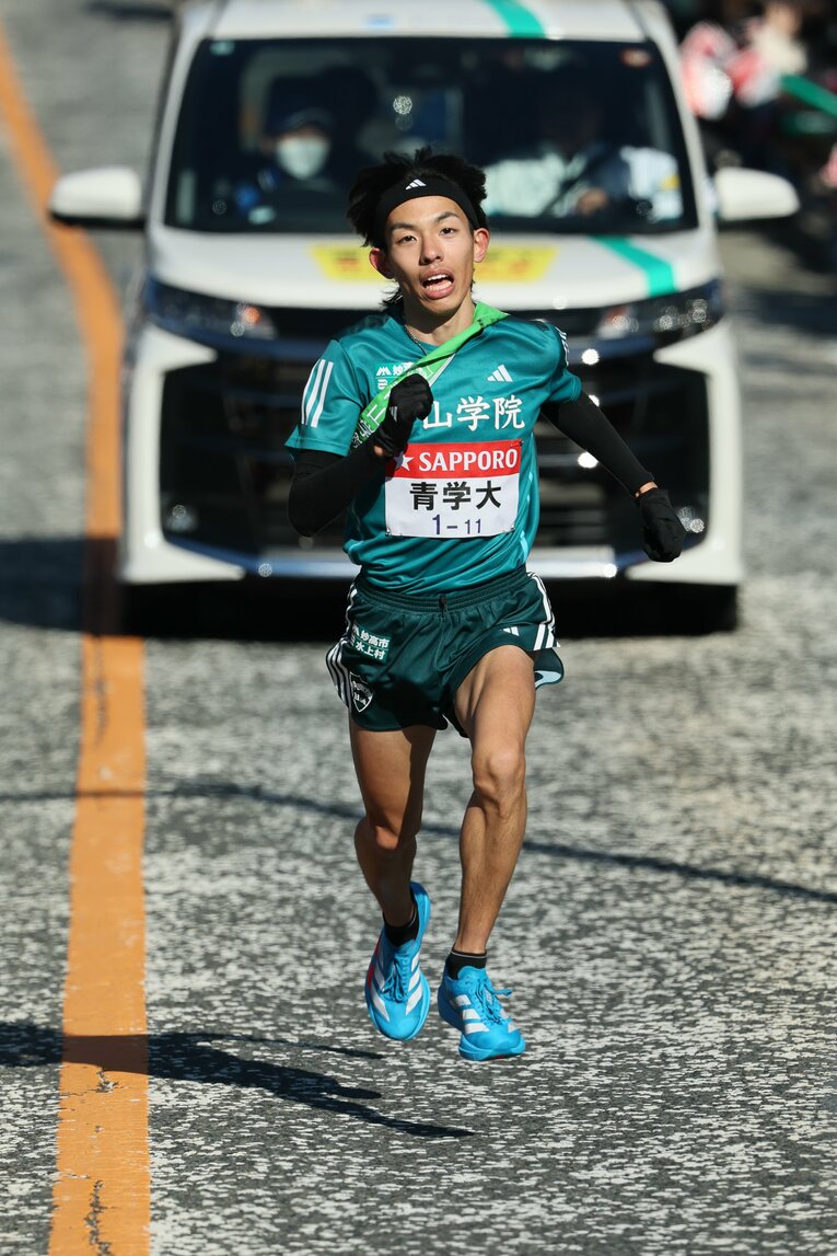 黒田朝日は「非厚底」シューズで超人的な走りを披露した　©JMPA