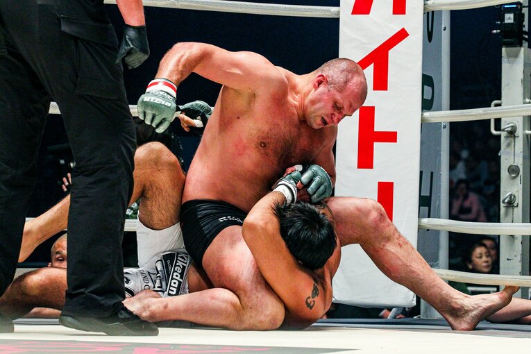 2015年にも再来日し、「RIZIN」の旗揚げ興行でシング・心・ジャディブと対戦。マウントパンチでKO勝ち