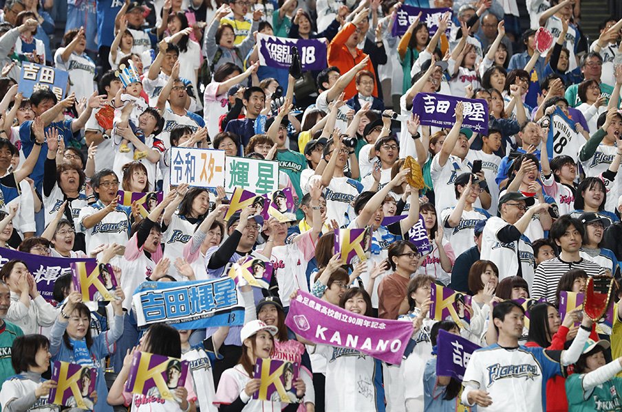 プロ野球広報視点の「危機」の解釈。時代の変化を楽しんでほしいと願う。<Number Web> photograph by Kyodo News