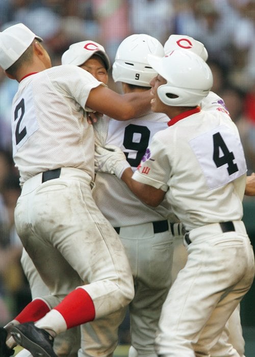'06年の智辯和歌山対帝京は、両校計25得点7本塁打の乱打戦。敗戦投手は杉谷拳士だった